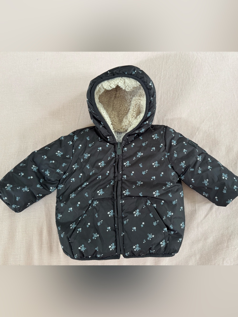 GAP Baby girl Black Floral Hooded reversible Puffer Jacket, Sherpa Lining, 6-12m